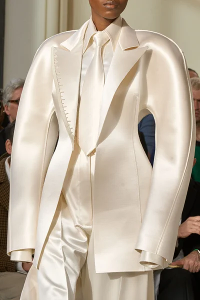 Look 35
